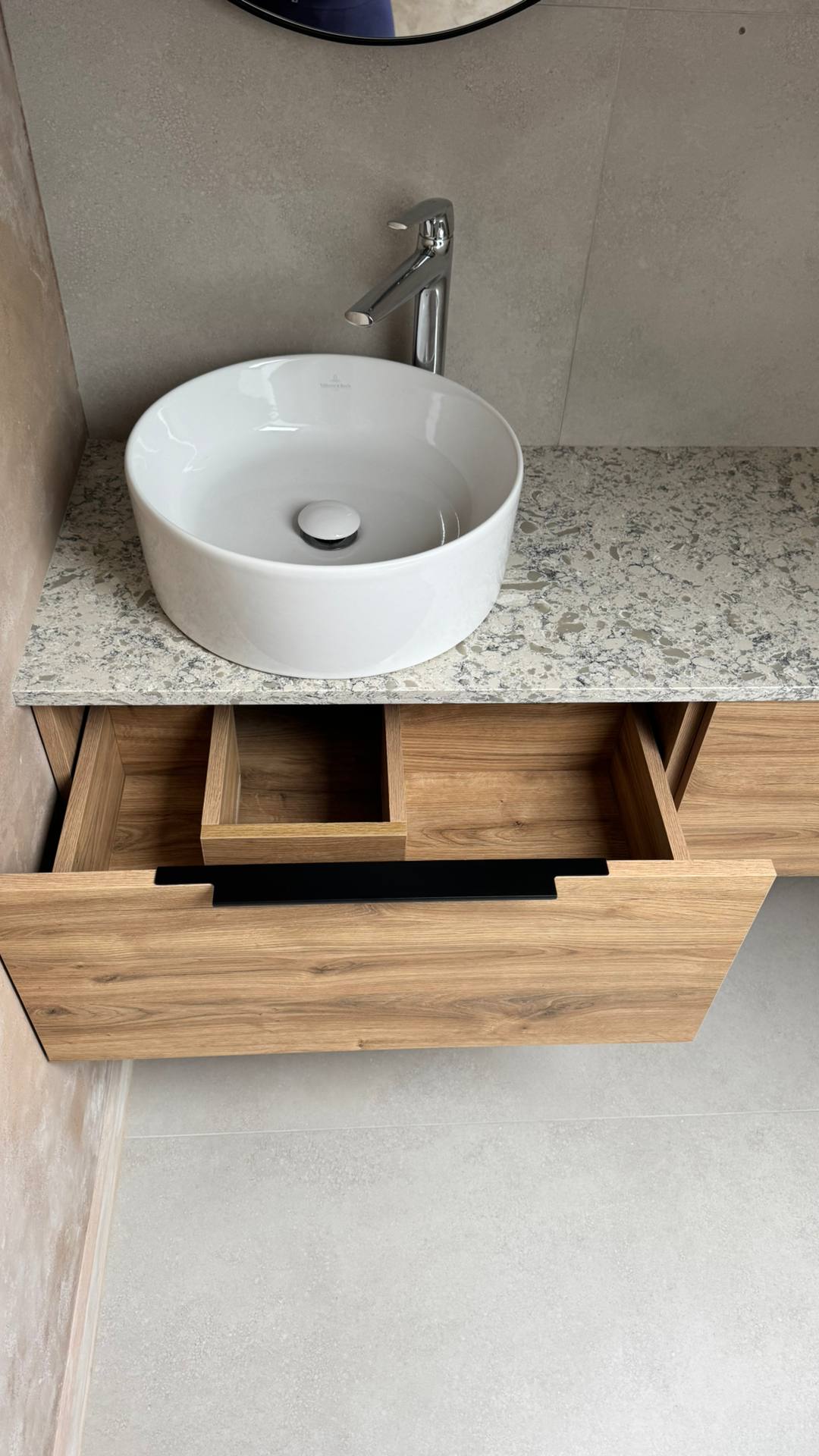 Тумба с открытым ящиком